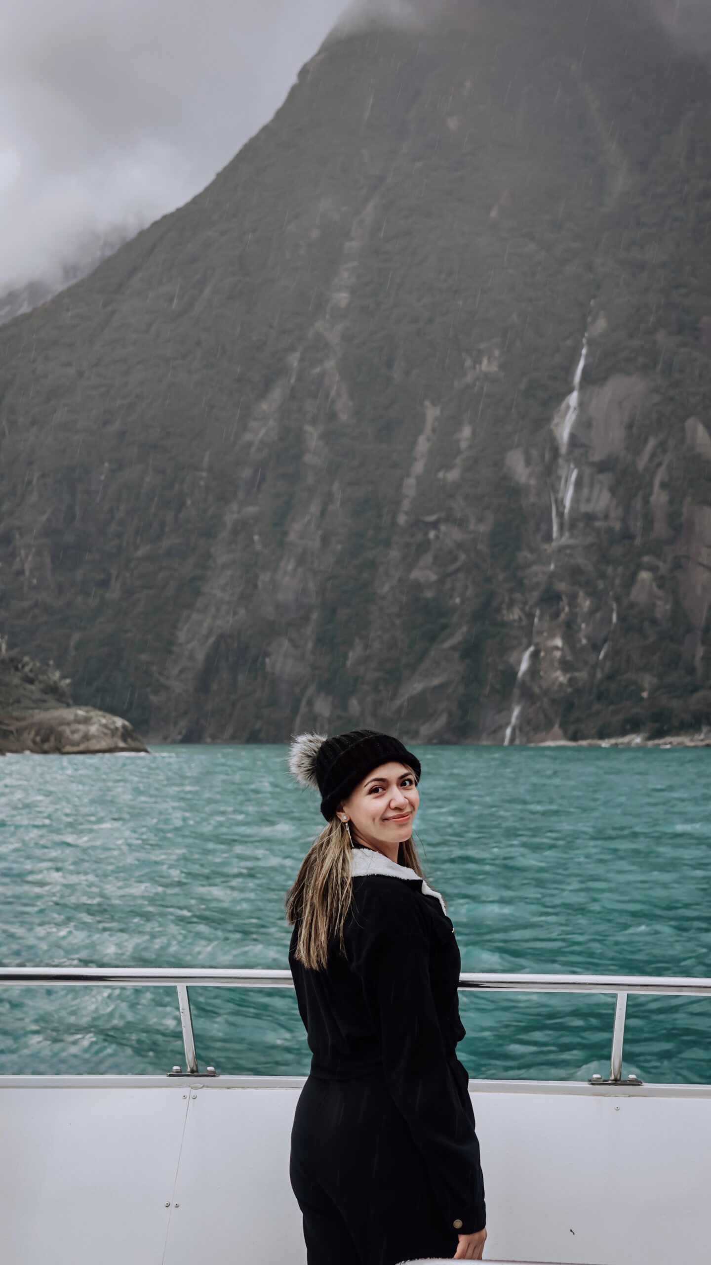 Plan a day trip to Milford Sound & experience the 8th wonder of the world! Waterfalls, wildlife & stunning fiord views.